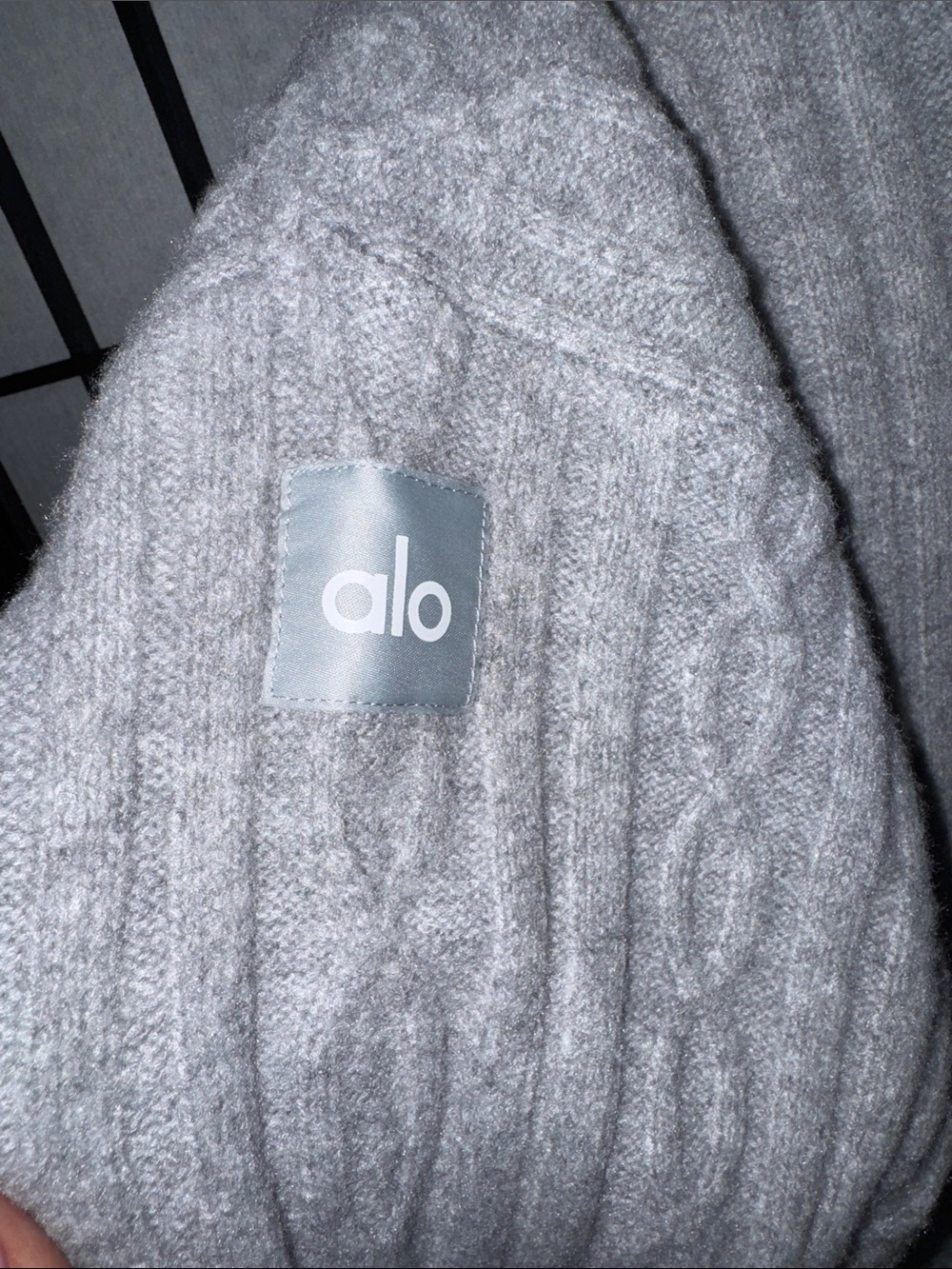 Alo Yoga Cable Knit Winter Bliss Hoodie Athletic Heather Grey Size L NWT - Picture 11 of 11